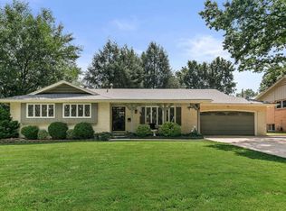 2906 S Chantilly Ln, Springfield, MO 65804