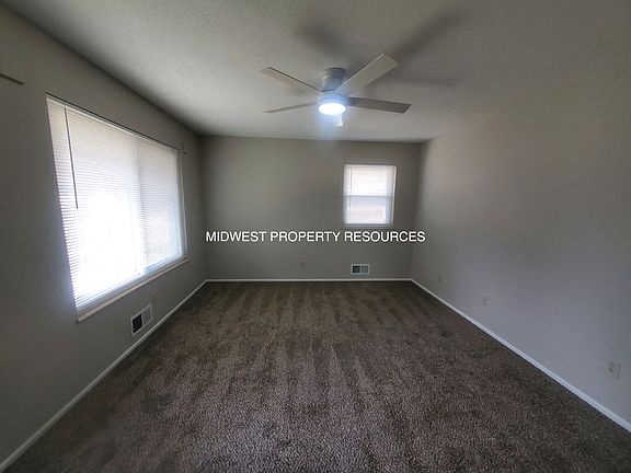 3rd image of 1401 SE Hillside Dr APT A