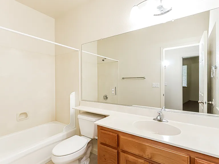 936 Heartland Dr — Photo 9