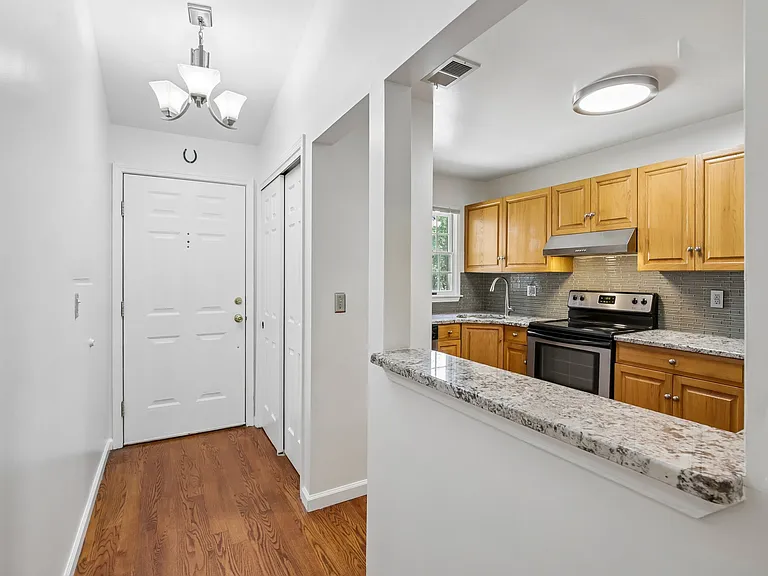 366 Potomac Dr — Photo 8
