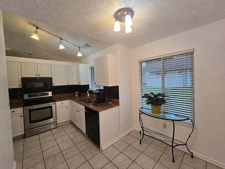 355 Village Pointe Dr #F — Photo 10
