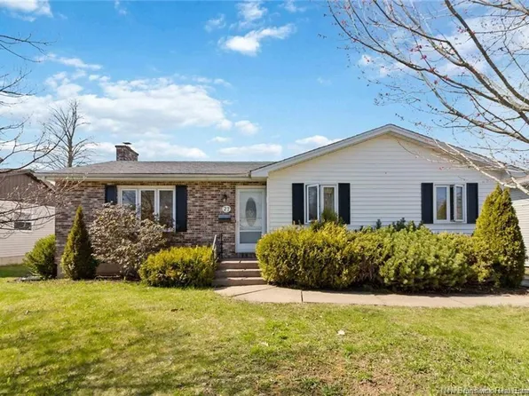 27 Woodstone Cres, Moncton, NB E1G 1W3