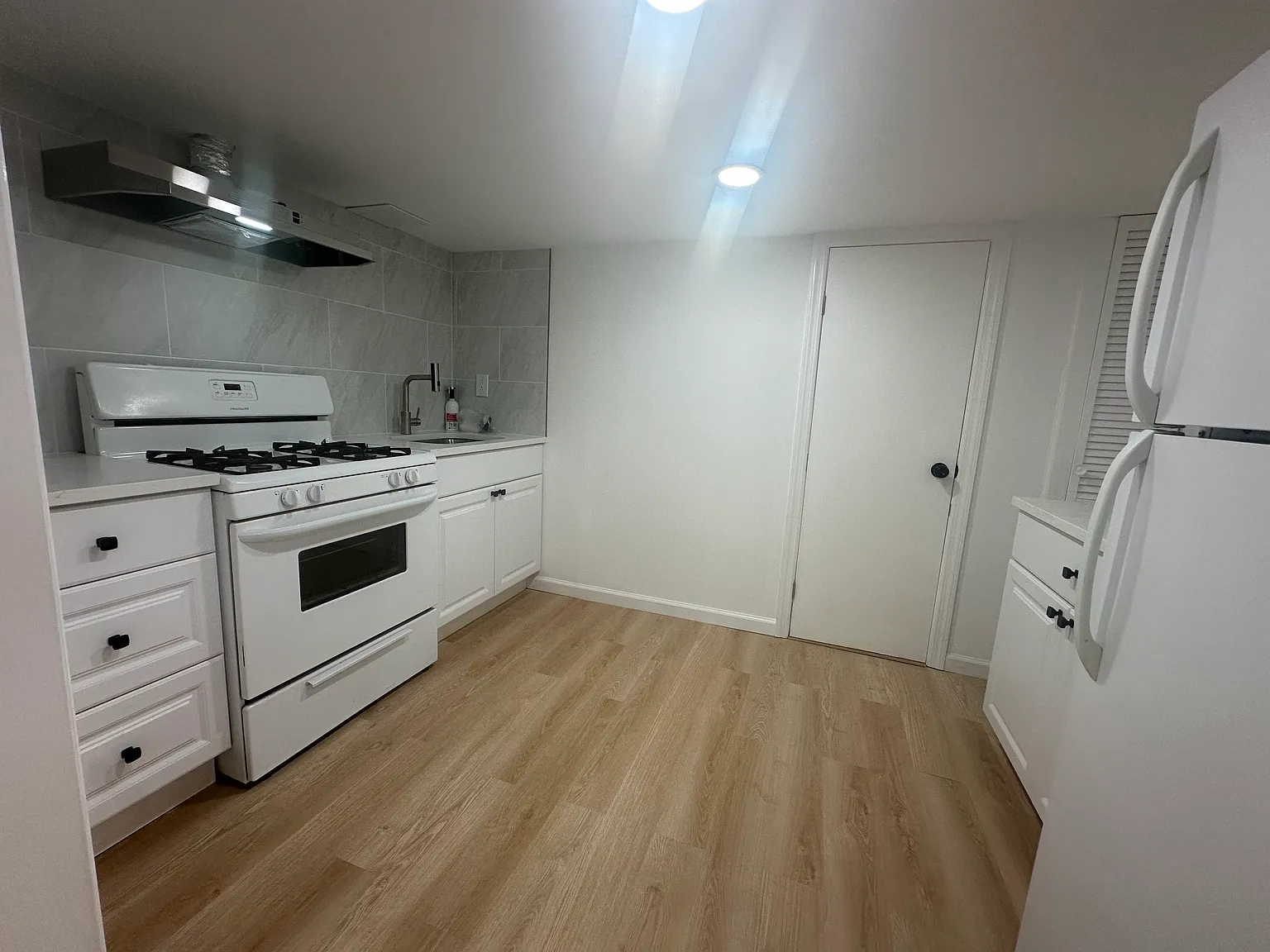 2 bed, $2,350 — Photo 1