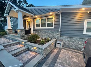 37 Bayard St, Lake Grove, NY 11755