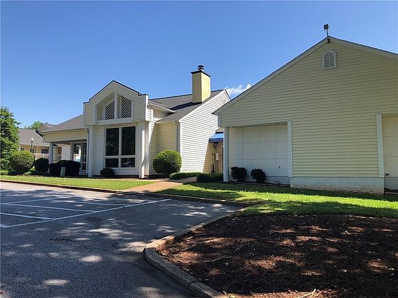 2nd image of 907 Northlake Dr
