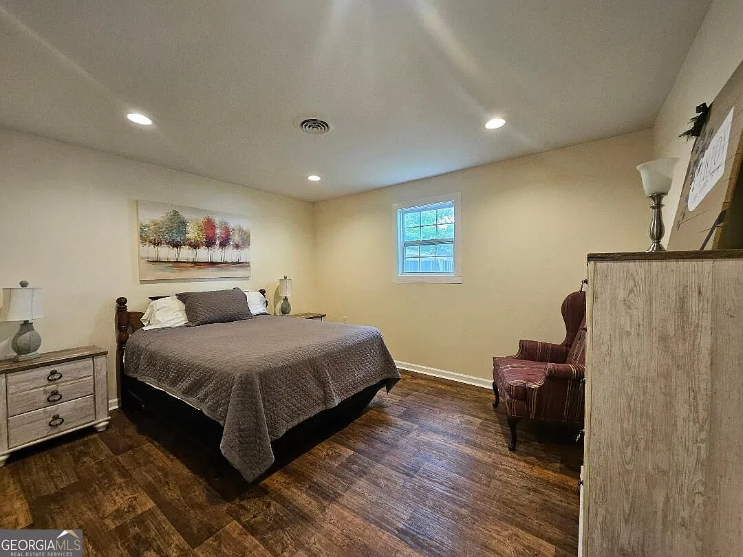 3 bed, 2.0 bath, 2800 sqft, $2,500 — Photo 3