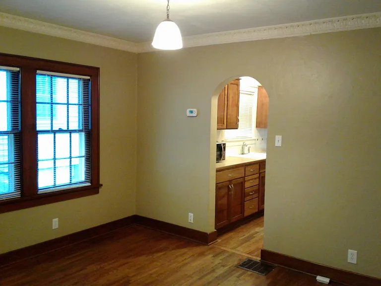 1435 SW Collins Ave — Photo 4