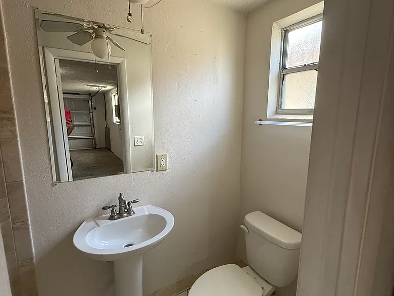 5114 Greenwood St — Photo 11