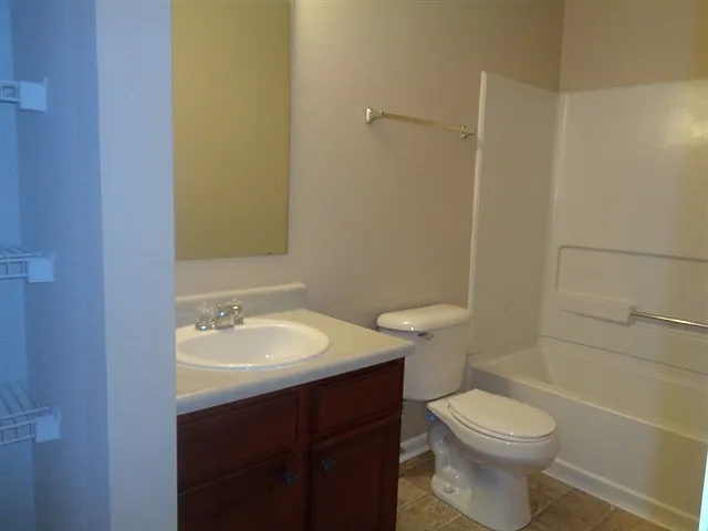 2136 Olympia Dr — Photo 14