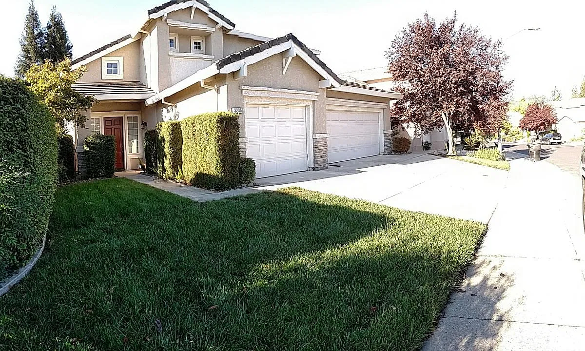 Europa Street, Roseville — Photo 1