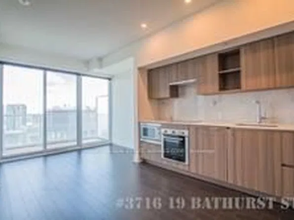 19 Bathurst St, Toronto, ON