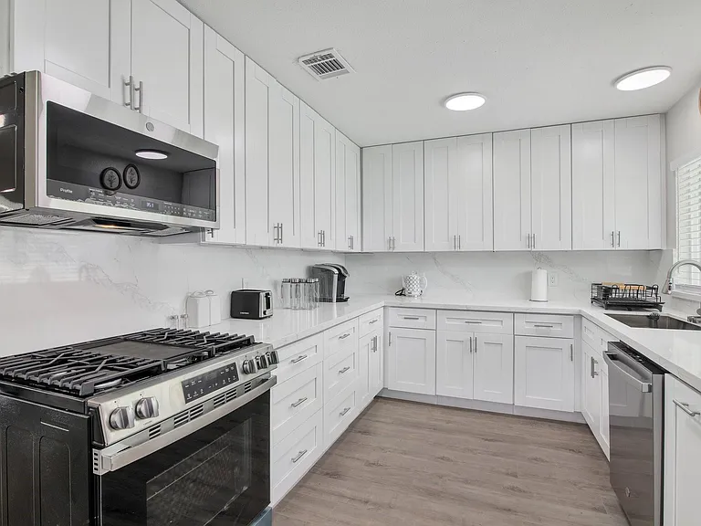 1703 Ansbury Dr — Photo 11