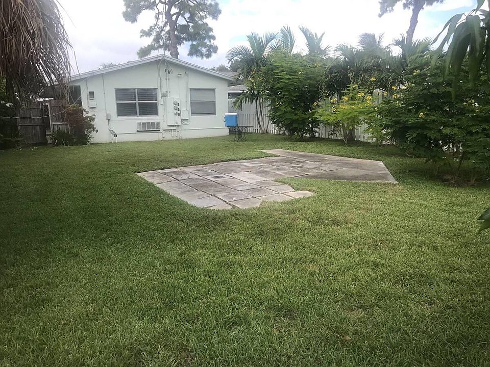 1st image of 920 NE 40th St