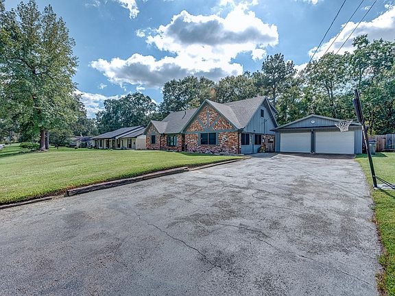 4th image of 1306 Brook Hollow Dr