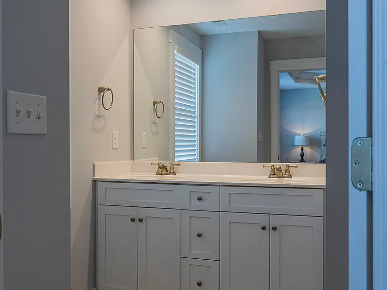 314 Holbrook Ln — Photo 16