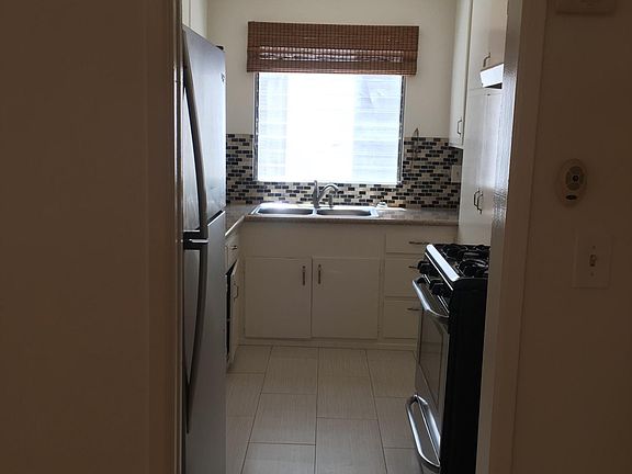 3rd image of 945 N Curson Ave APT 3
