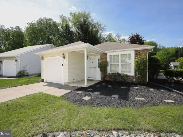 16 Madison Ct, Mount Laurel, NJ 08054