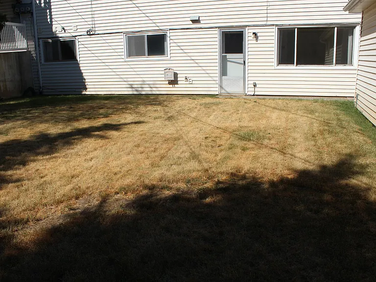 1335 NW Kenny Dr — Photo 3