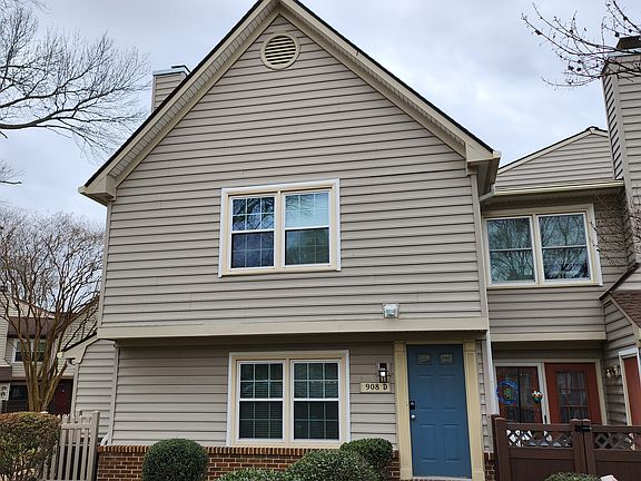 2nd image of 908 Saint Andrews Reach APT D