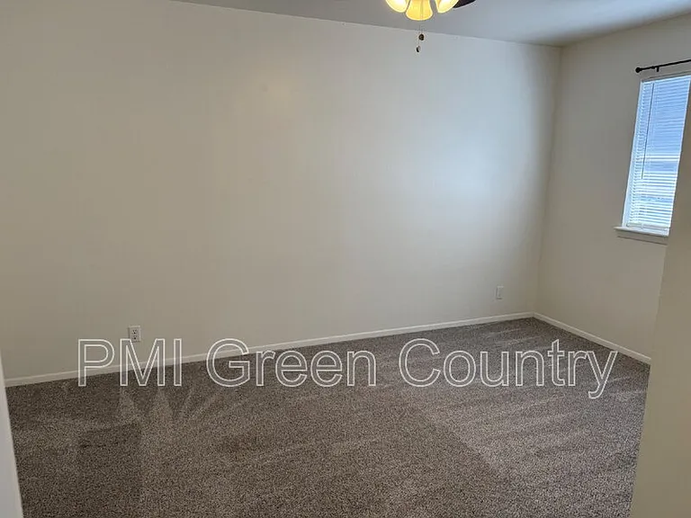 4704 S Darlington Ave #D6 — Photo 7