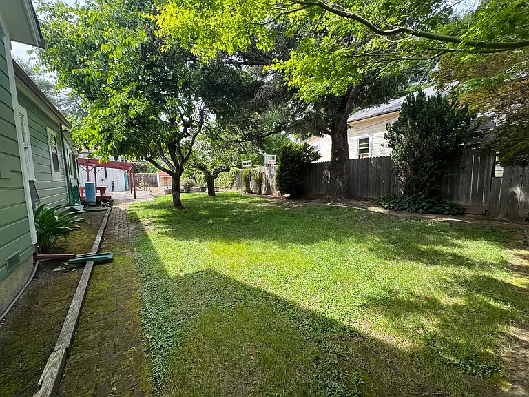 341 Coombs St — Photo 14