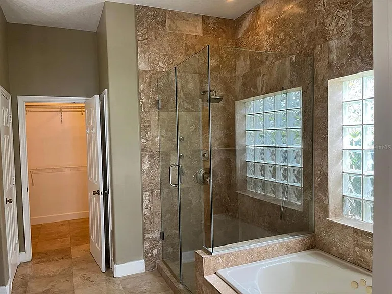 1351 Glenwick Dr — Photo 2