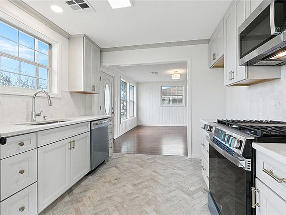 3rd image of 3112 Daquin St