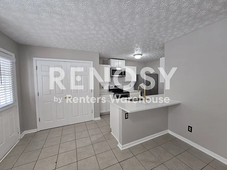5533 Strathmoor Manor Cir — Photo 12