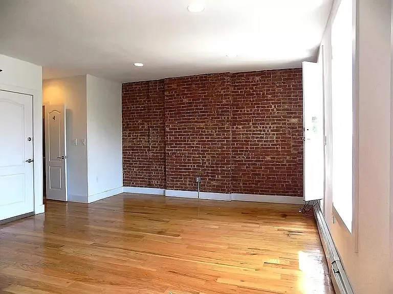 124 Bainbridge St #3 — Photo 1