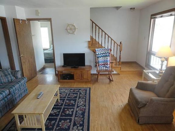 2nd image of 801 W Lakeshore Dr