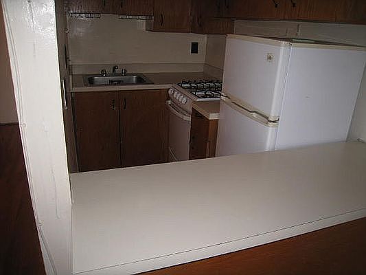 4th image of 25-34 Crescent St #3L