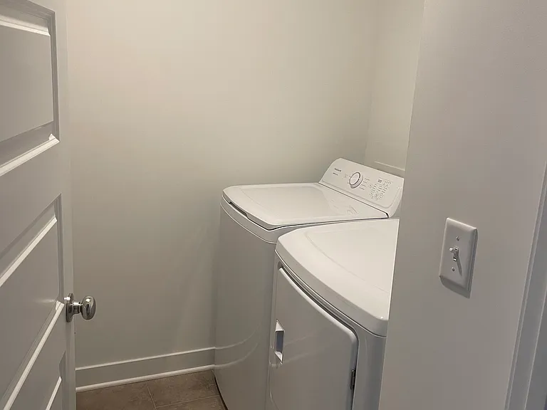 1717 Woods Edge Dr — Photo 13
