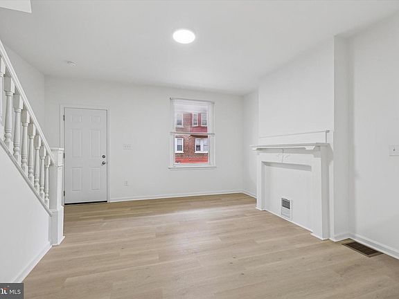 4th image of 176 W Hansberry St