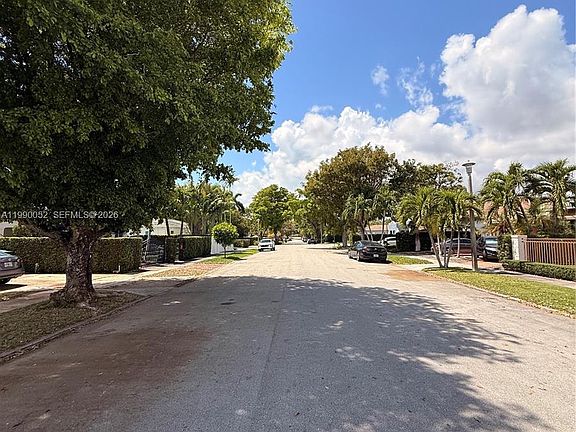 5th image of 2260 SW 25th St