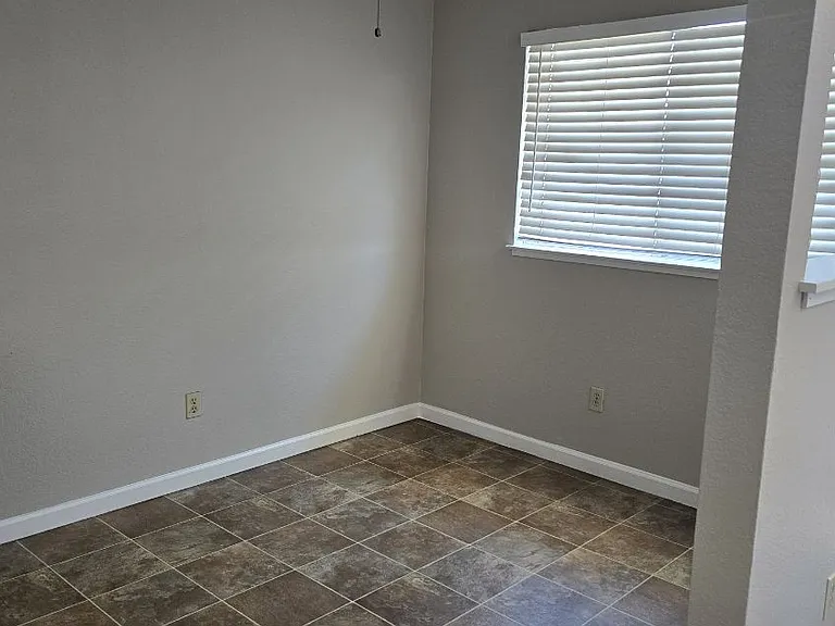 1645 Court Dr #7 — Photo 6