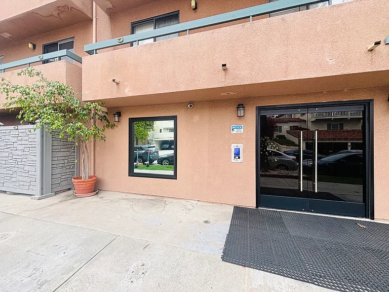 445 Landfair Ave #4 — Photo 15