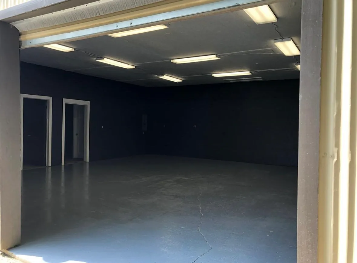 Studio, 1200 sqft, $1,200 — Photo 3