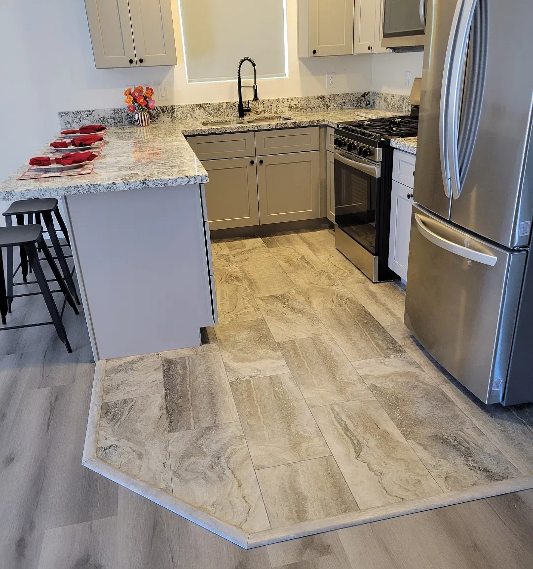 2 bed, 975 sqft, $2,000 — Photo 1