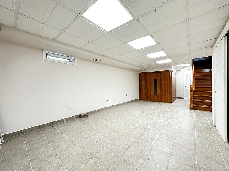 664 Travis Ave #1F — Photo 6