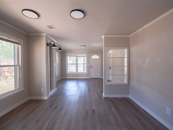 5th image of 107 N Banks St #B