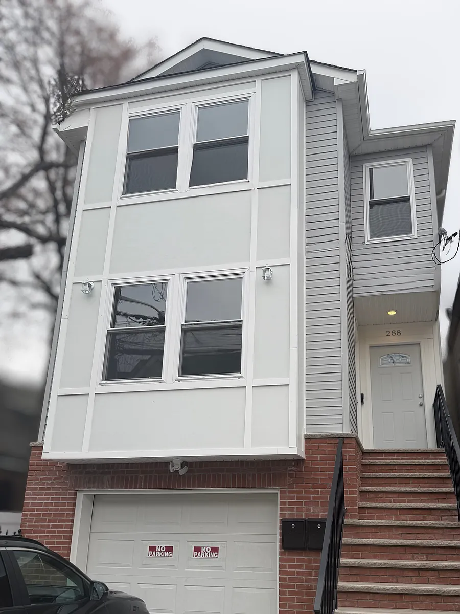 Building Photo - 288 S 7th St #1