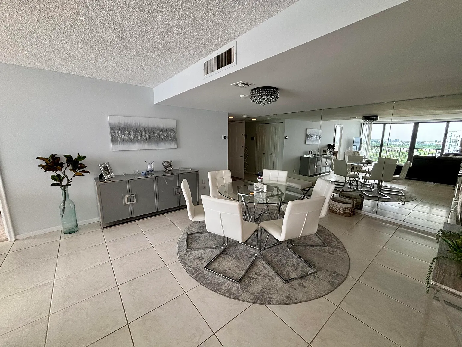 2 bed, 2.0 bath, 1170 sqft, $6,000 — Photo 4