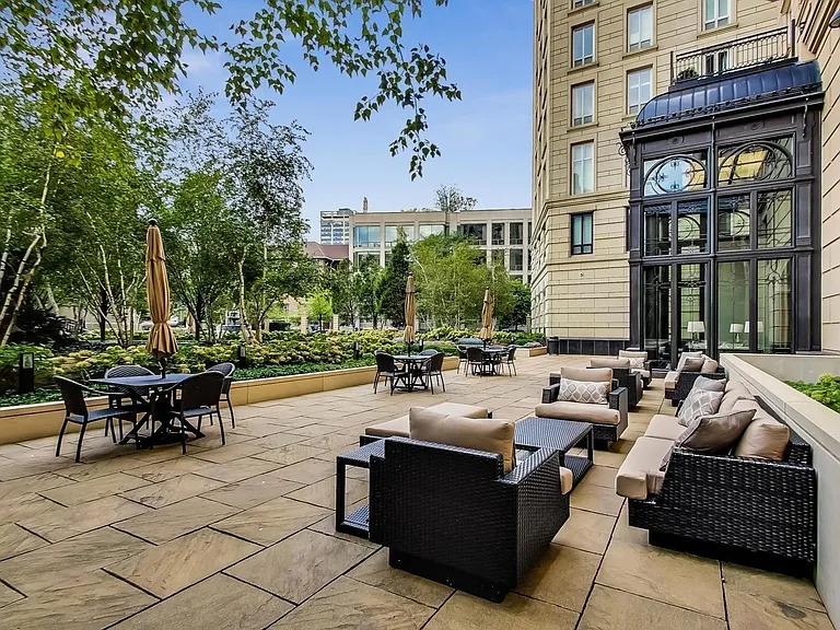 2550 N Lakeview Ave #S204 — Photo 15
