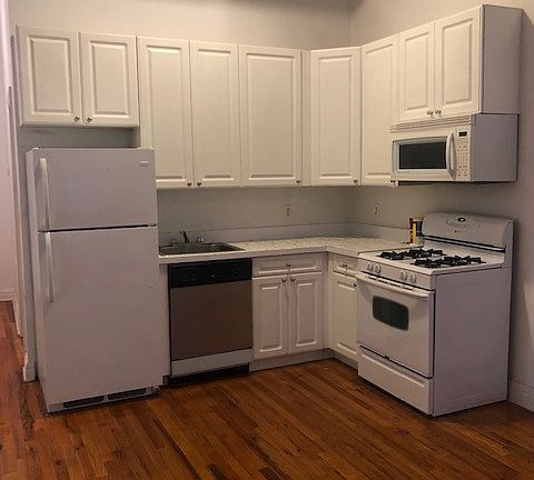 4th image of 21 Maiden Ln APT 2D