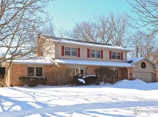 927 Wilshire Dr, Libertyville, IL 60048