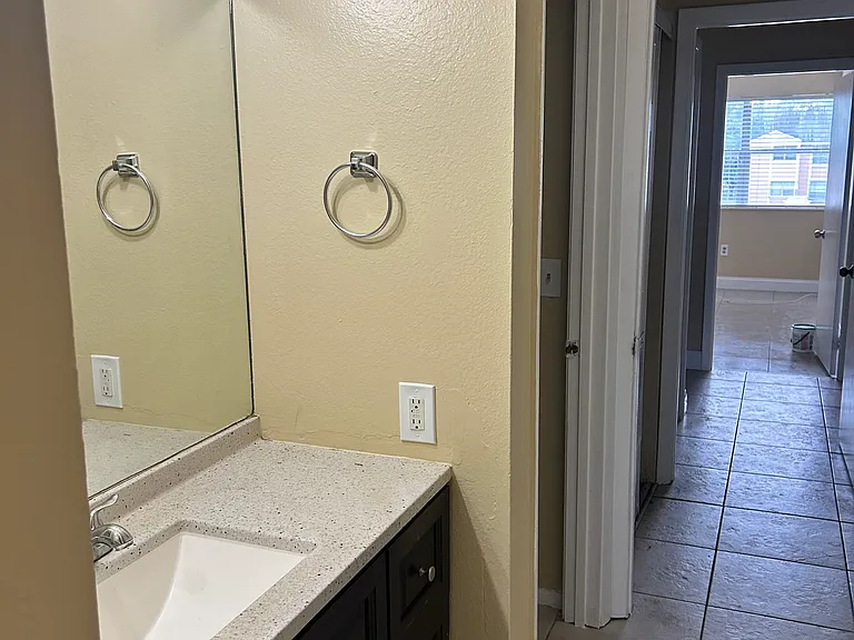 8039 SW 21st Ct — Photo 5