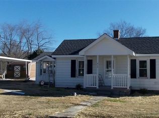 213 Gwyn Ave, Mount Airy, NC 27030