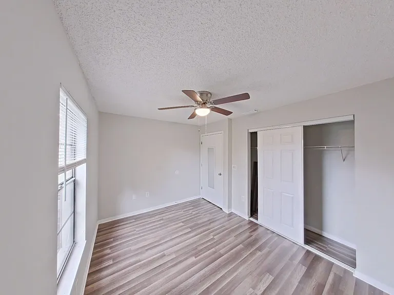 10352-10358 Hemlock St — Photo 9