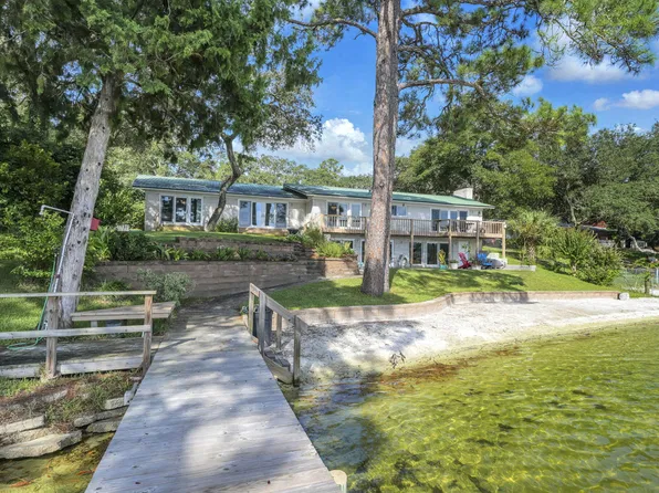 45 Poquito Rd, Shalimar, FL 32579
