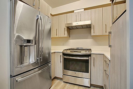5th image of 913 Jena St APT 7